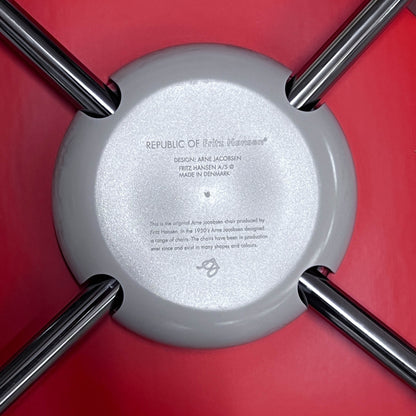 Fritz Hansen Serie 7 Stuhl, rot