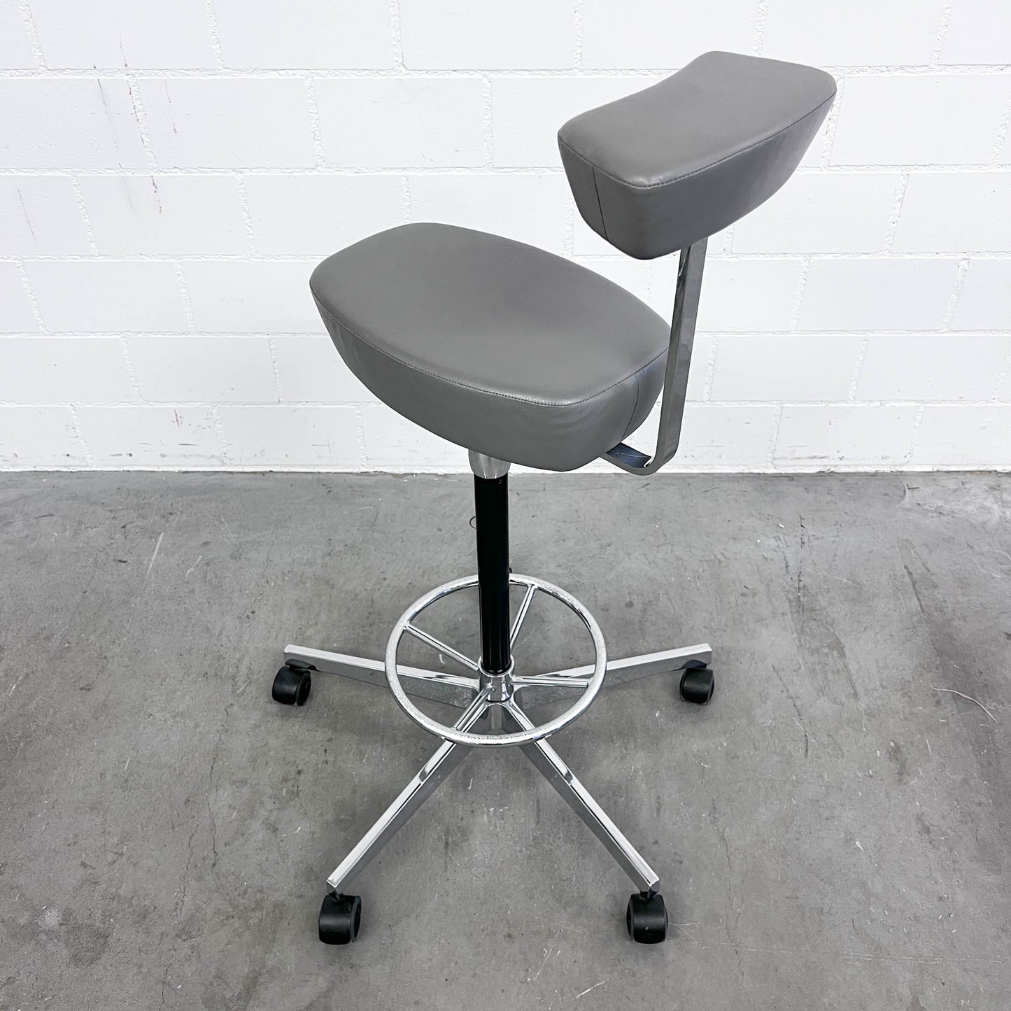 George Nelson Perch Stuhl, Leder grau, Vitra