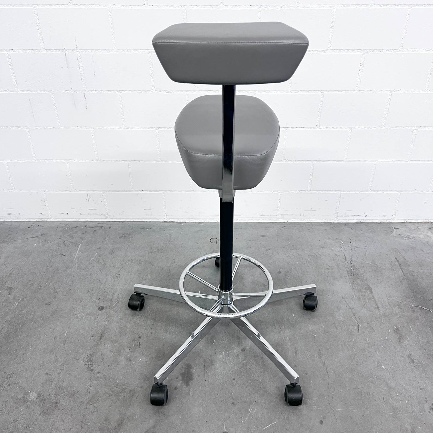 George Nelson Perch Stuhl, Leder grau, Vitra