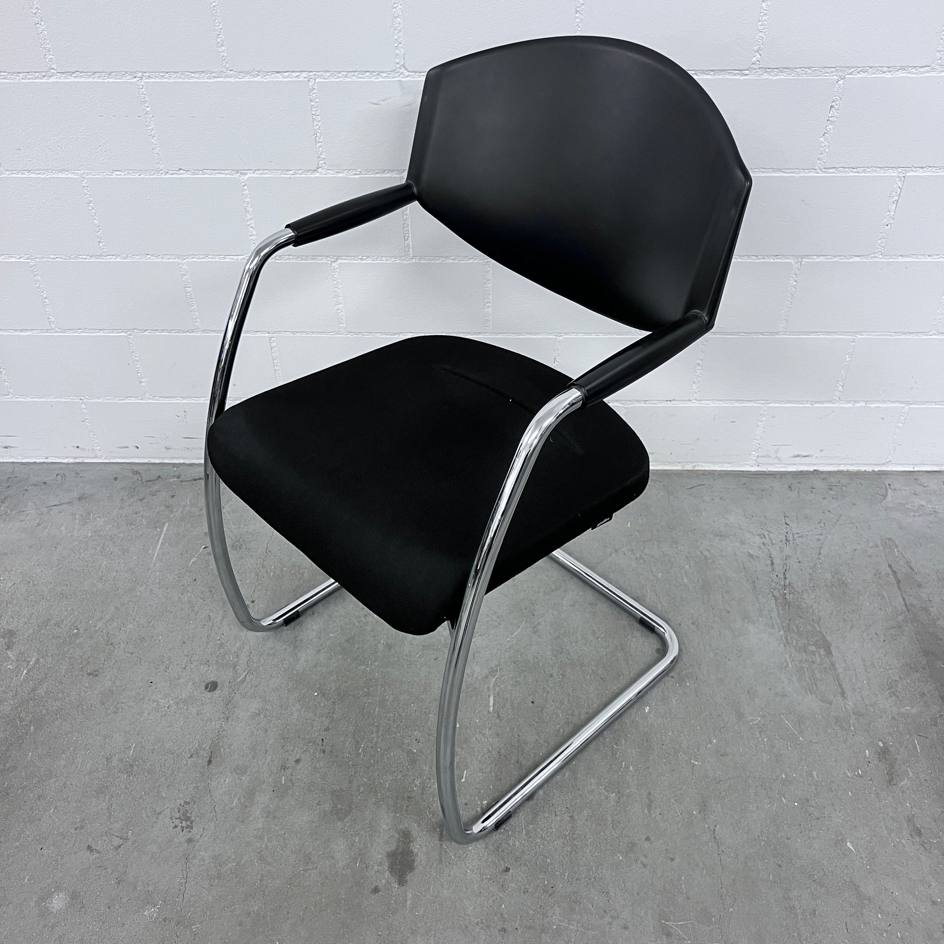 Giroflex 16 Freischwinger Stuhl schwarz Solutionpool