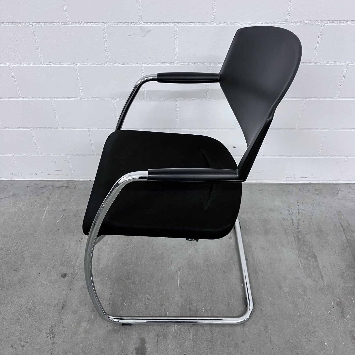 Giroflex 16 Freischwinger Stuhl schwarz Solutionpool