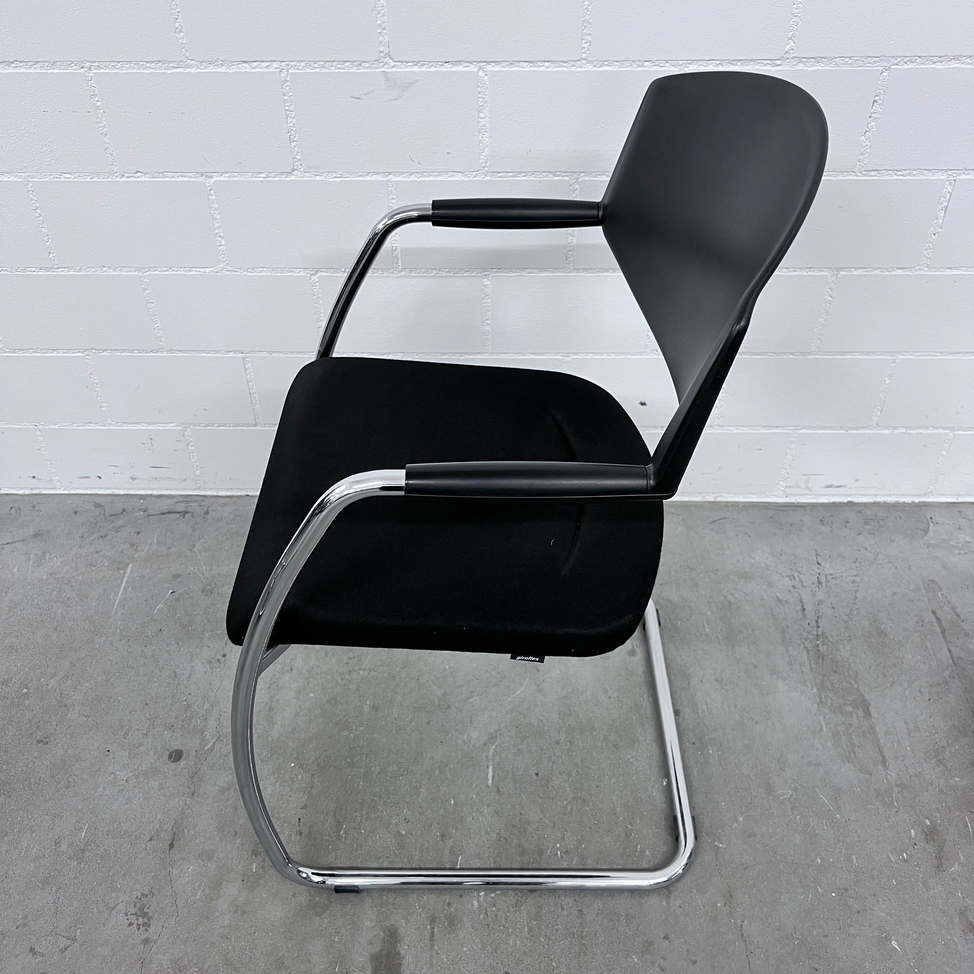 Giroflex 16 Freischwinger Stuhl schwarz Solutionpool
