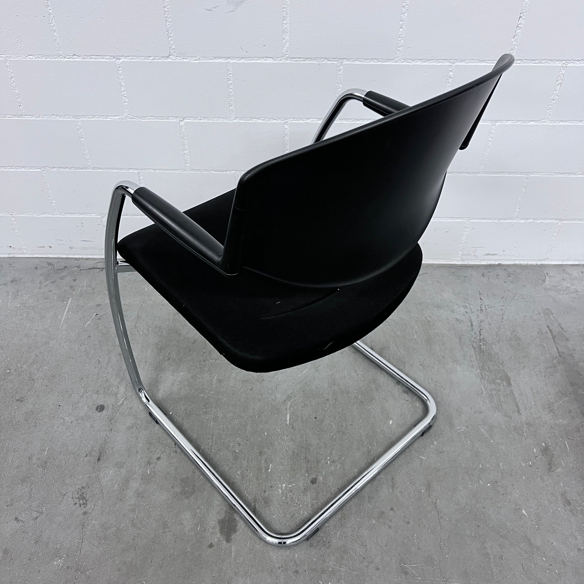 Giroflex 16 Freischwinger Stuhl schwarz Solutionpool