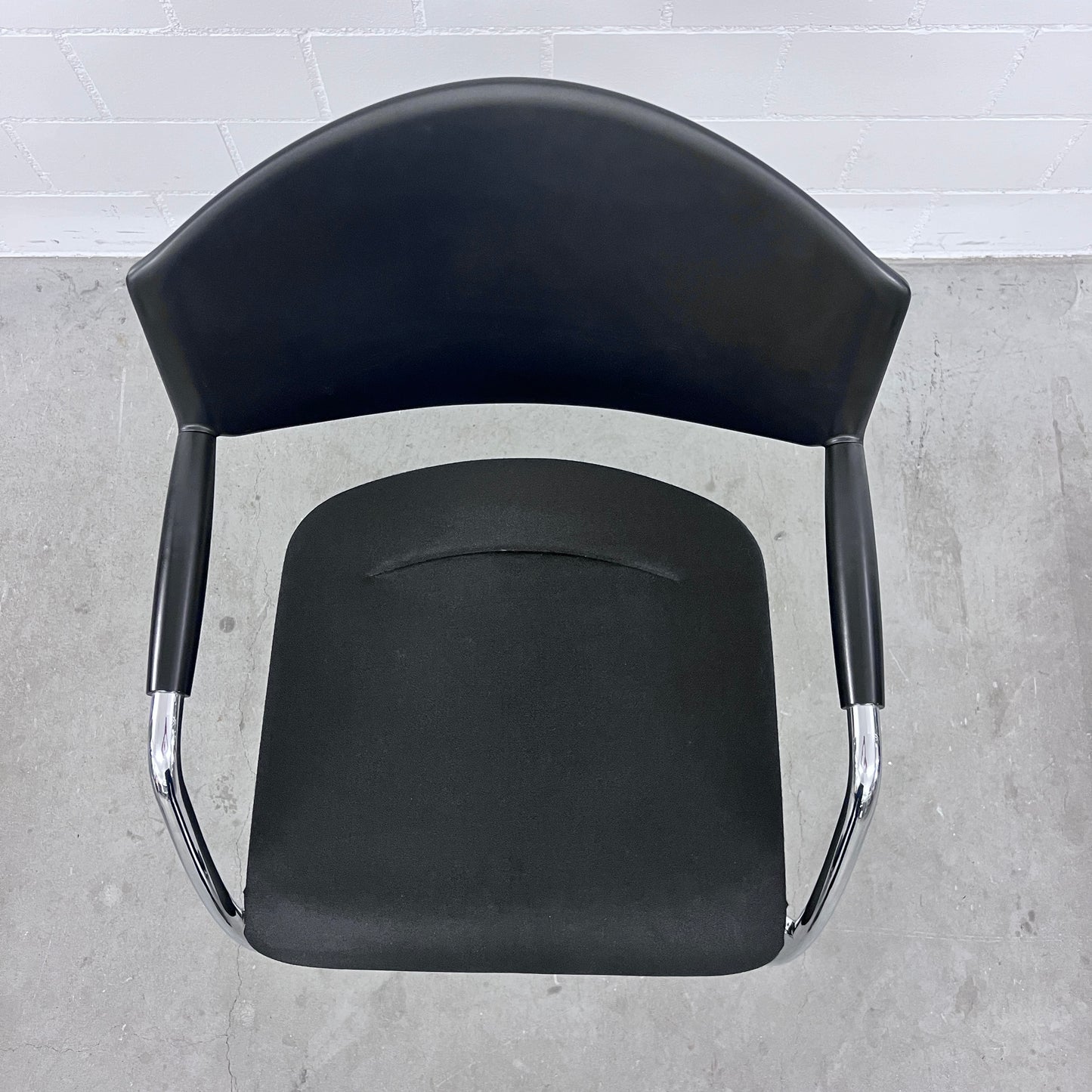 Giroflex 16 Freischwinger Stuhl schwarz Solutionpool