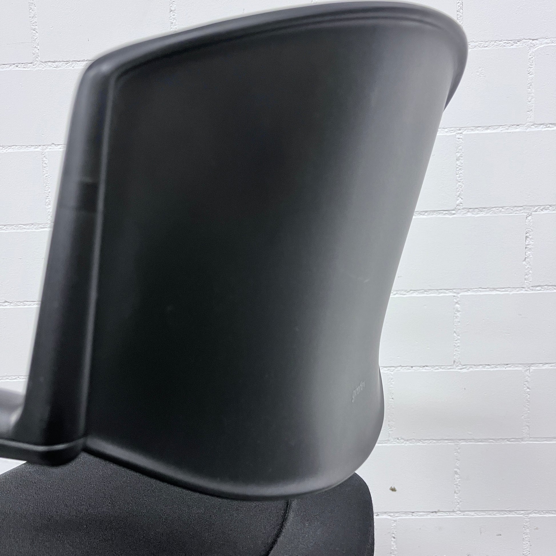 Giroflex 16 Freischwinger Stuhl schwarz Solutionpool