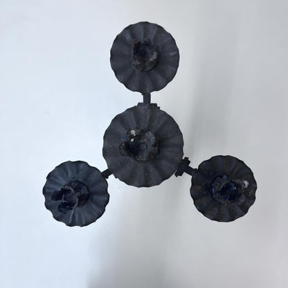 Kerzenständer mit Blumen- und Blätter-Verzierung