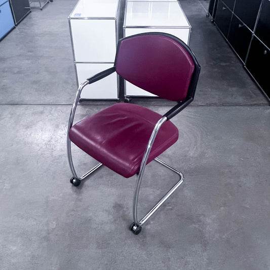 Konferenzstuhl Giroflex 16, Leder rot mit 2 Rollen, Q1