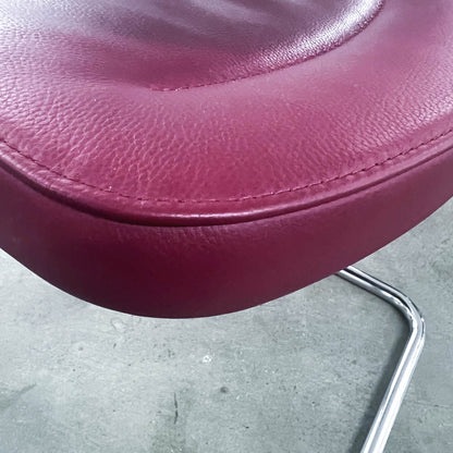 Konferenzstuhl Giroflex 16, Leder rot mit 2 Rollen, Q1