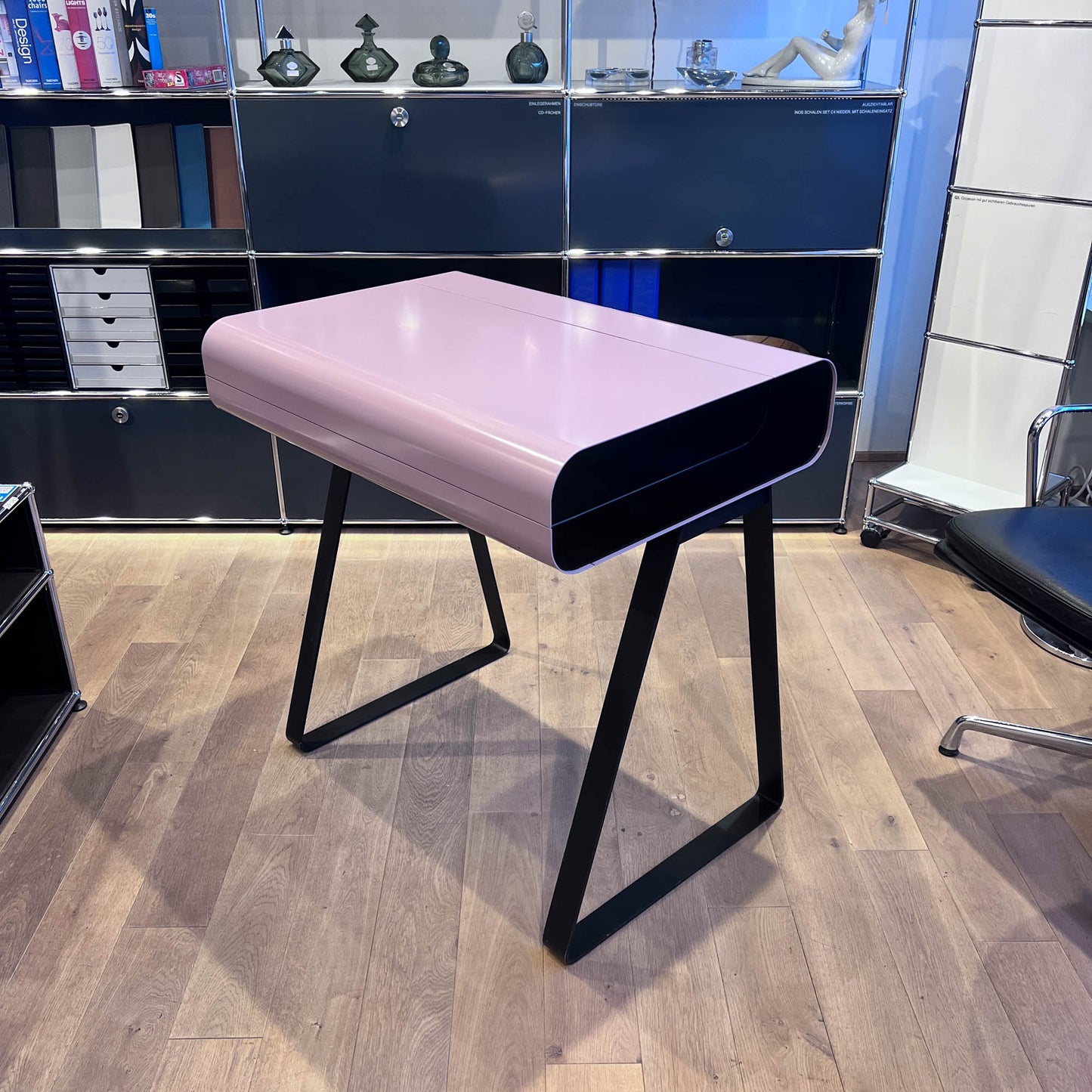 Sekretär rosa, Müller Möbelfabrikation