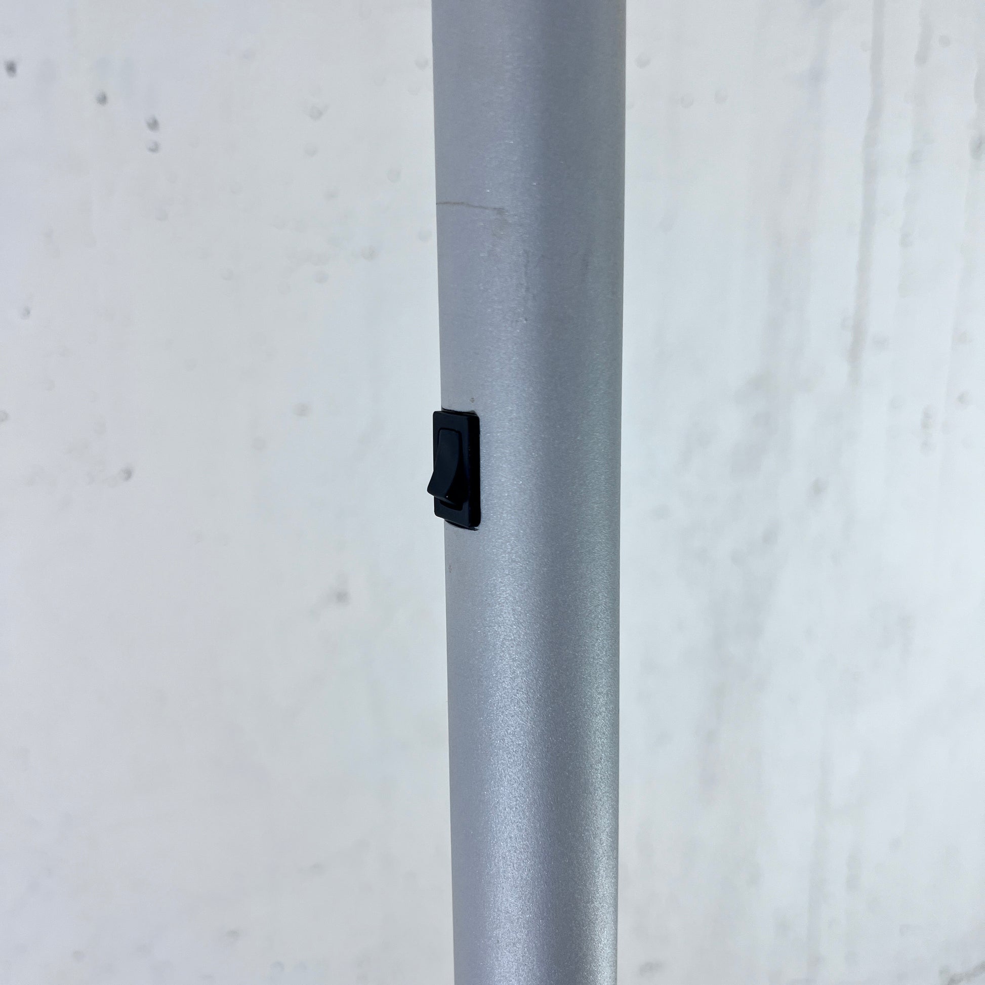 NYX Karboxx Linea Terra Buero Stehleuchte grau Solutionpool