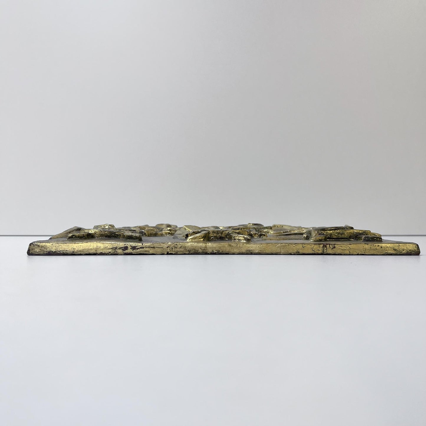 Relief-Bild mit Engeln aus Tonerde, goldfarbig