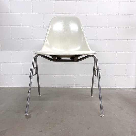Sidechair Fiberglass, Creme, Eames, Herman Miller