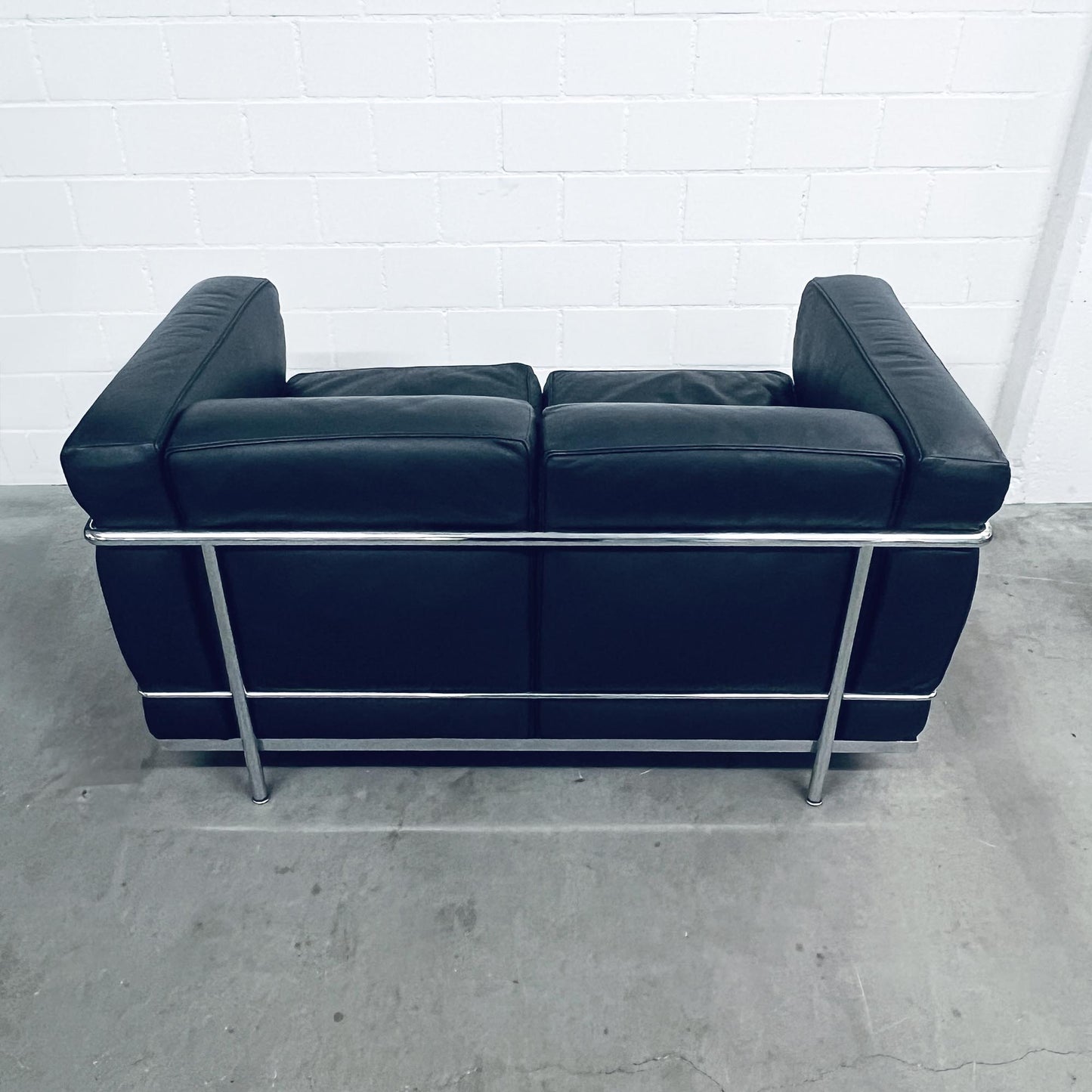 Sofa Le Corbusier LC2, 2-Plätzer, Leder-schwarz