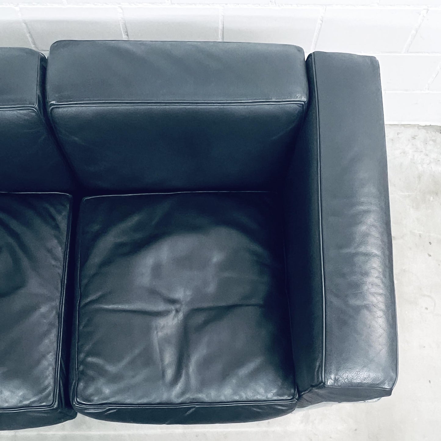Sofa Le Corbusier LC2, 2-Plätzer, Leder-schwarz