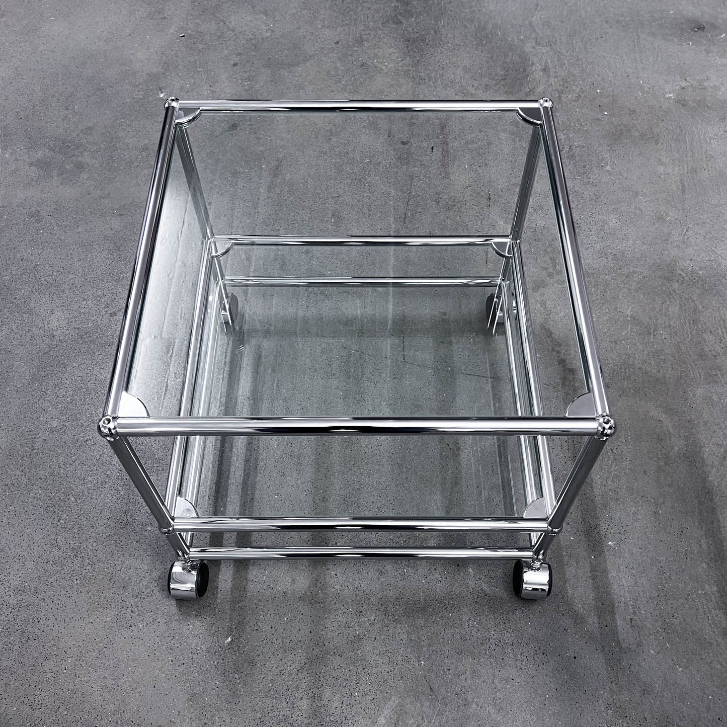 USM Beistelltisch auf Rollen, Q1