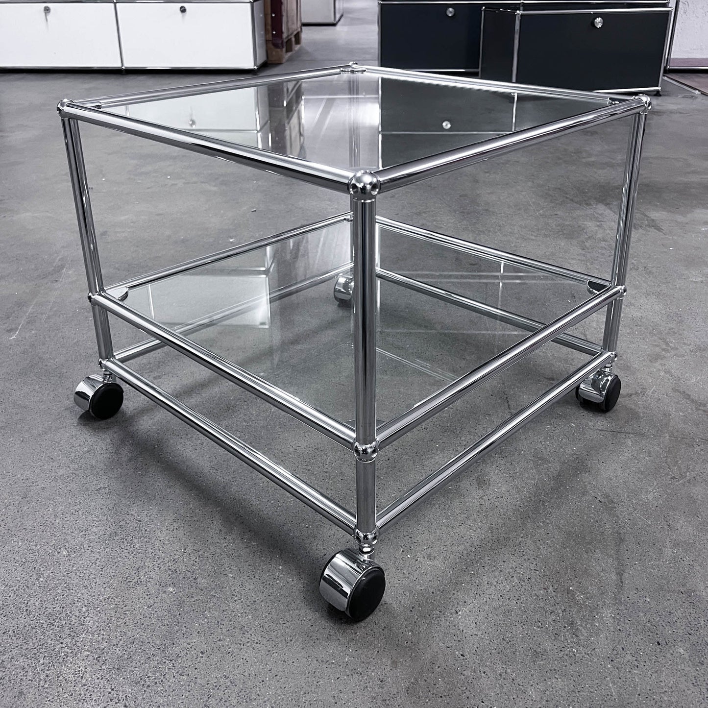 USM Beistelltisch auf Rollen, Q1