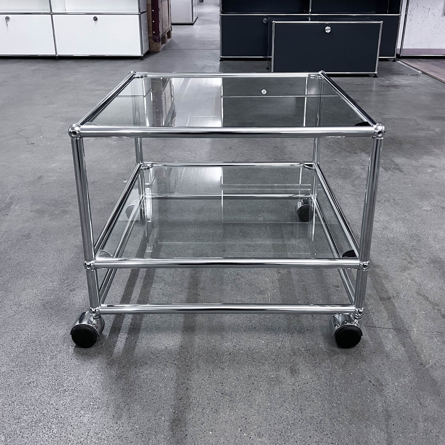 USM Beistelltisch auf Rollen, Q1