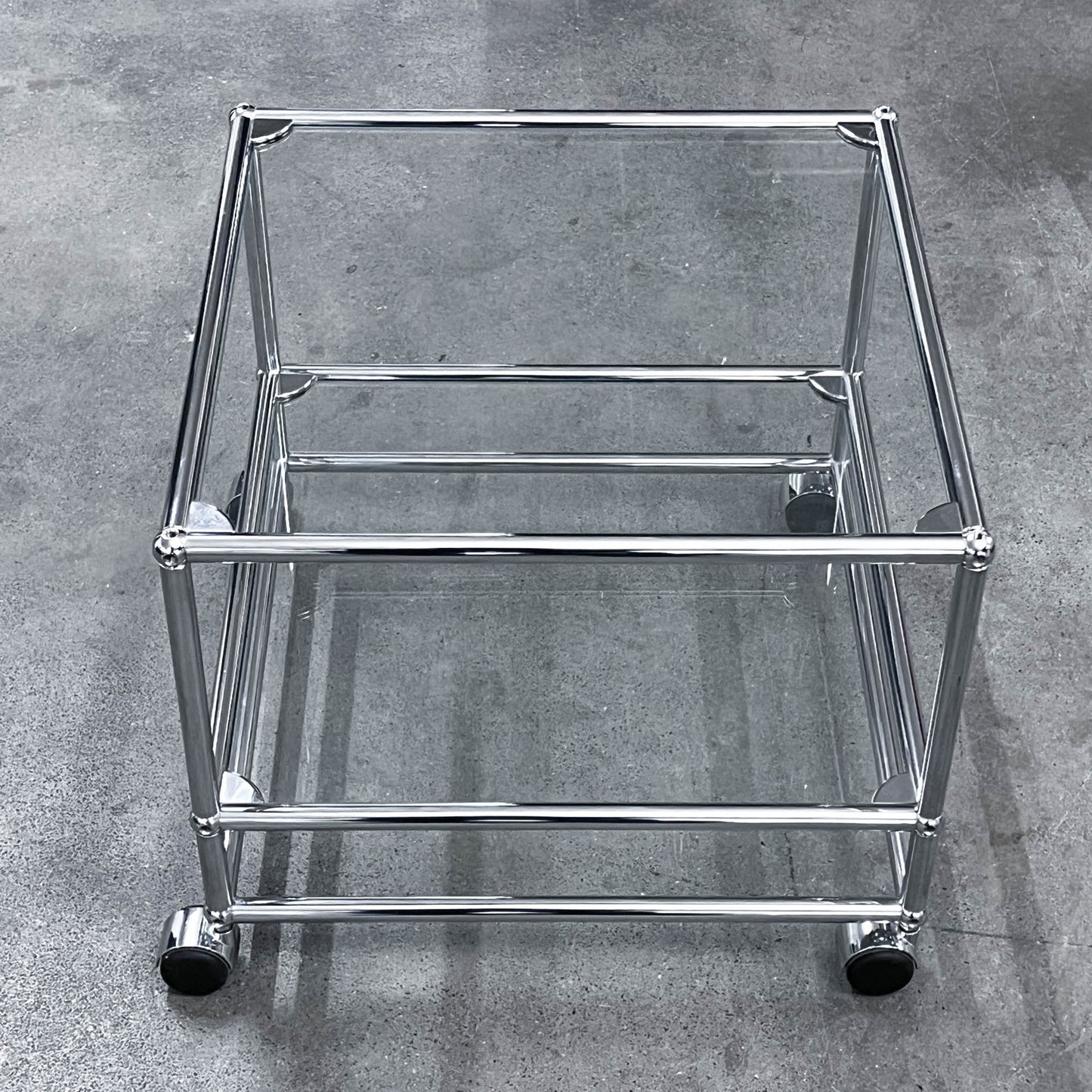 USM Beistelltisch auf Rollen, Q1