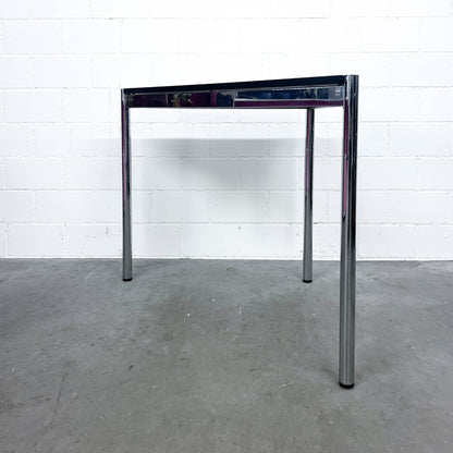 USM Dreieckstisch, Kunstharz Perlgrau, 75x75cm, Q2