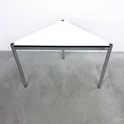 USM Dreieckstisch, Kunstharz Perlgrau, 75x75cm, Q2