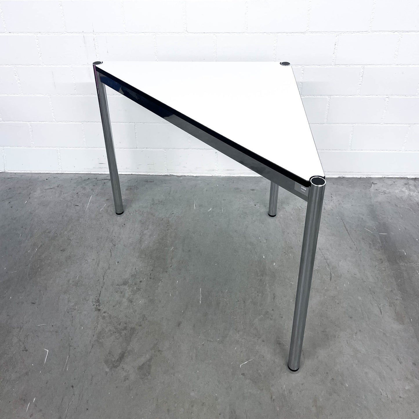 USM Dreieckstisch, Kunstharz Perlgrau, 75x75cm, Q2