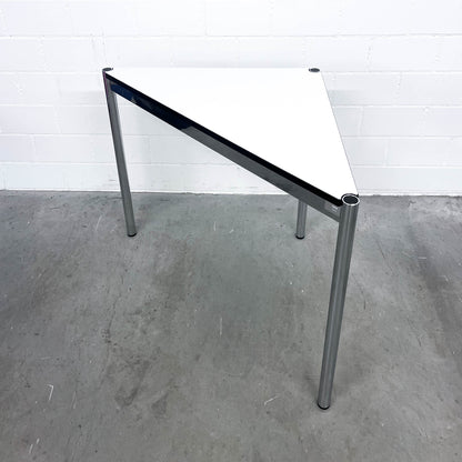 USM Dreieckstisch, Kunstharz Perlgrau, 75x75cm, Q2
