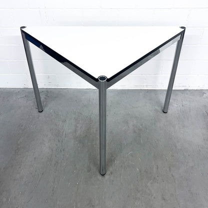 USM Dreieckstisch, Kunstharz Perlgrau, 75x75cm, Q2