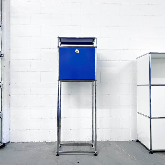USM Haller Konsole, Enzianblau, 1 Klapptüre, Q2