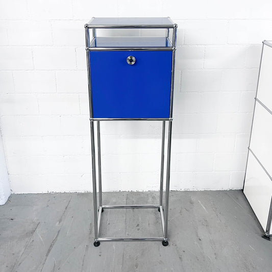 USM Haller Konsole, Enzianblau, 1 Klapptüre, Q2