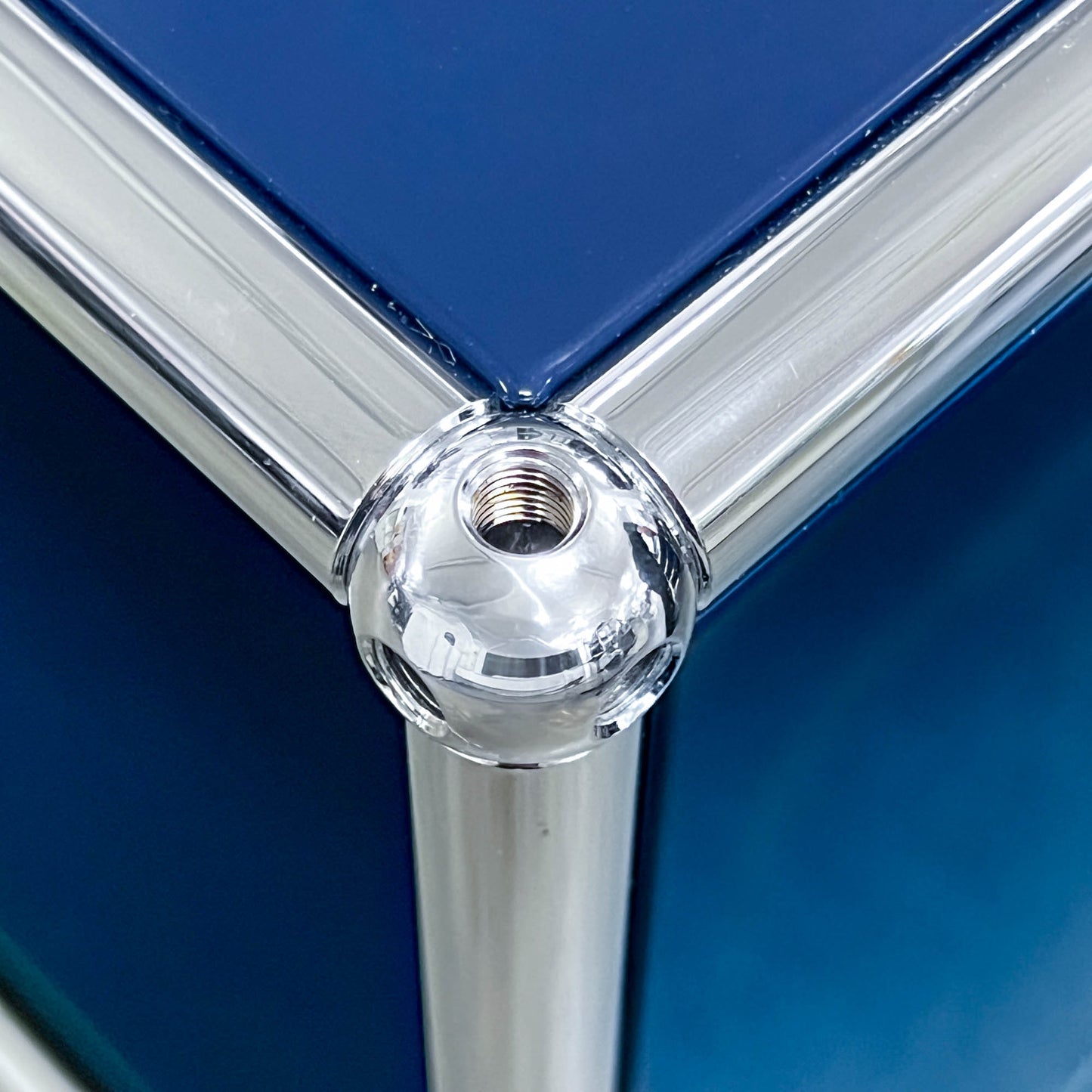 USM Regal, Stahlblau mit 2 Klapptüren, Q1