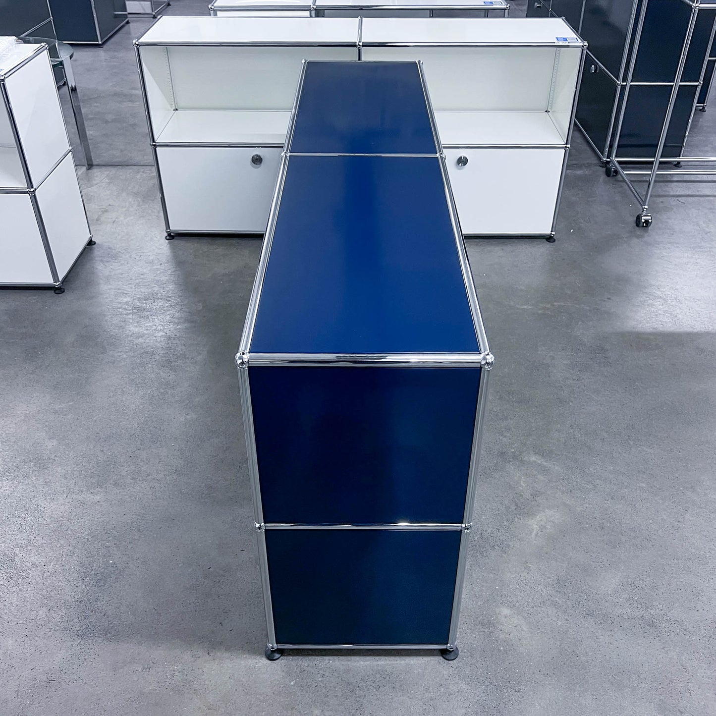 USM Regal, Stahlblau mit 2 Klapptüren, Q1