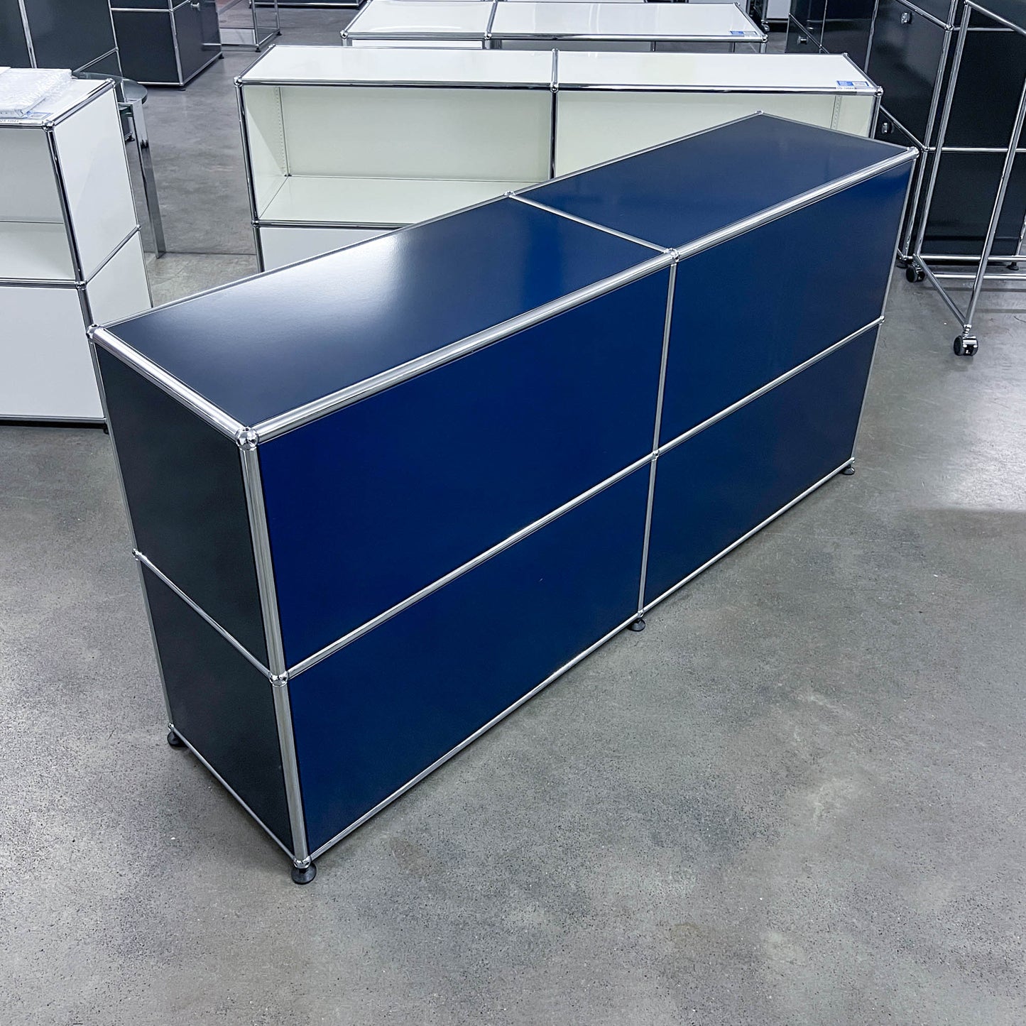 USM Regal, Stahlblau mit 2 Klapptüren, Q1