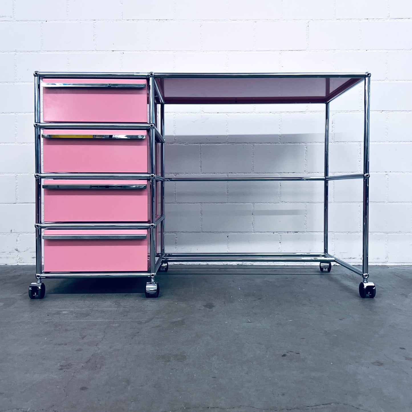 USM Home-Office-Pult, rosa, 4 A6 Schubladen, neuwertig