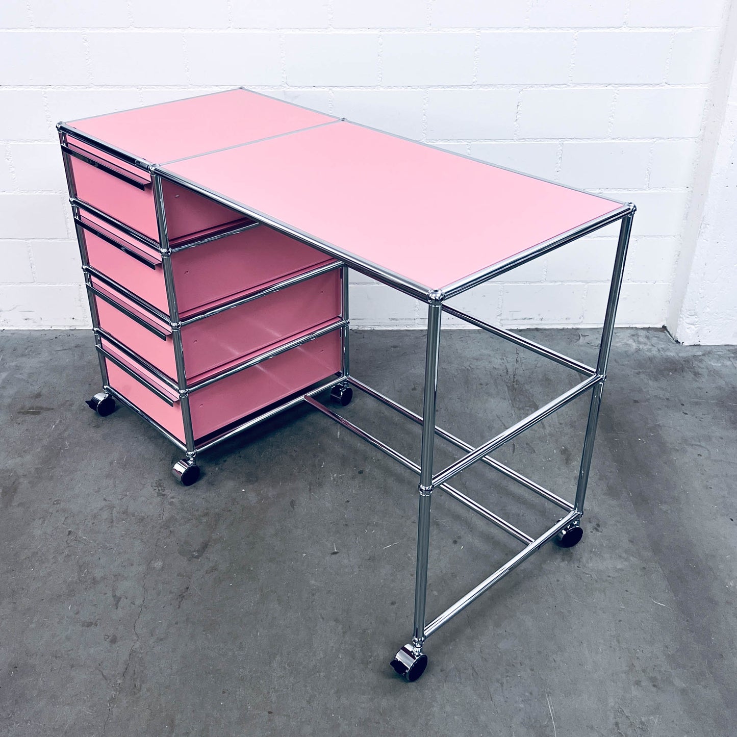 USM Home-Office-Pult, rosa, 4 A6 Schubladen, neuwertig