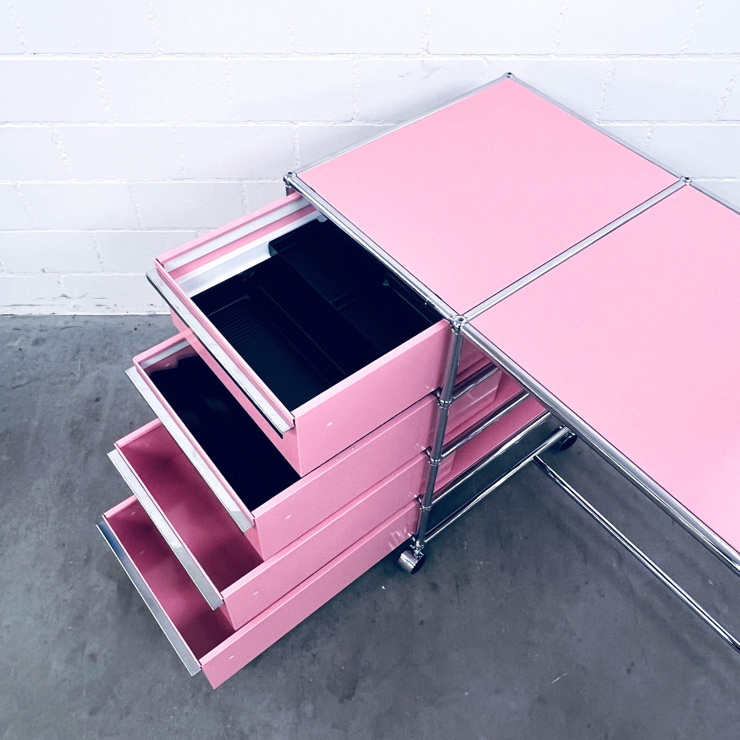 USM Home-Office-Pult, rosa, 4 A6 Schubladen, neuwertig