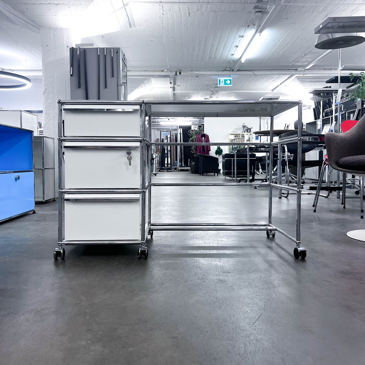 USM Home-Office-Pult, Reinweiss, 2 A5, 1 A6 Schubladen, Q1
