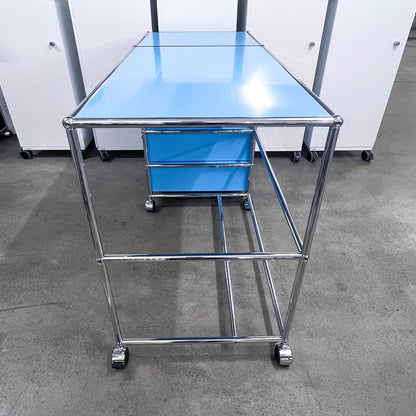 USM Haller Home-Office-Pult auf Rollen, hellblau, 4 A6 Schubladen, neuwertig