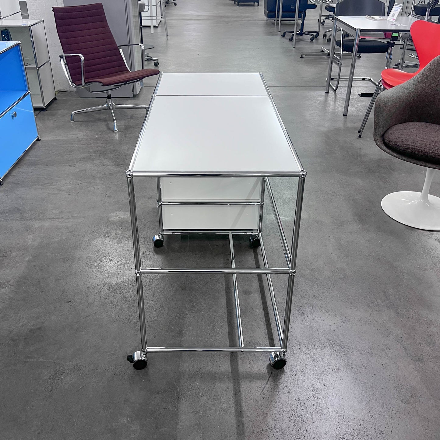 USM Home-Office-Pult, Reinweiss, 4 A6 Schubladen, Q1