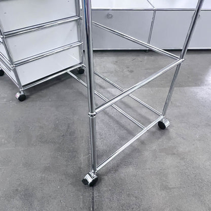 USM Home-Office-Pult, Lichtgrau, 4 A6 Schubladen, Q1