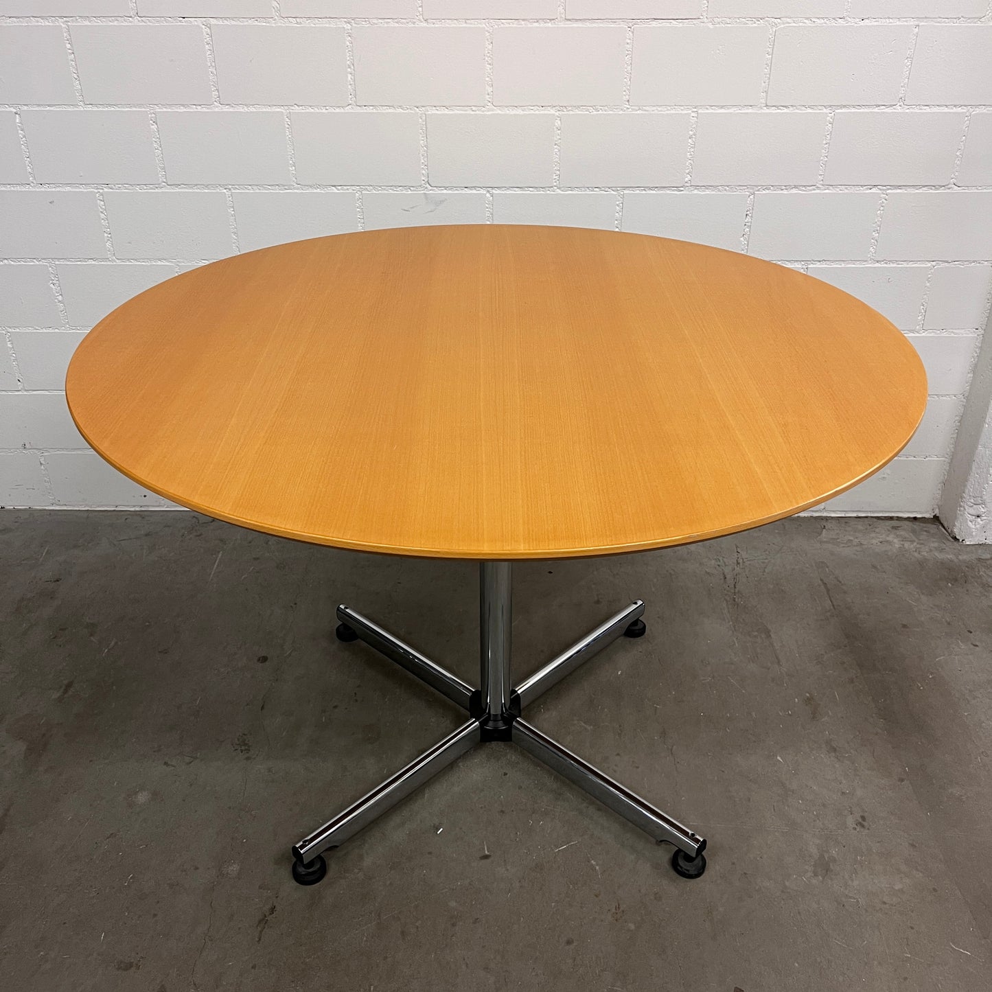 USM Kitos Occasion Tisch, rund, 110cm, Buche furniert