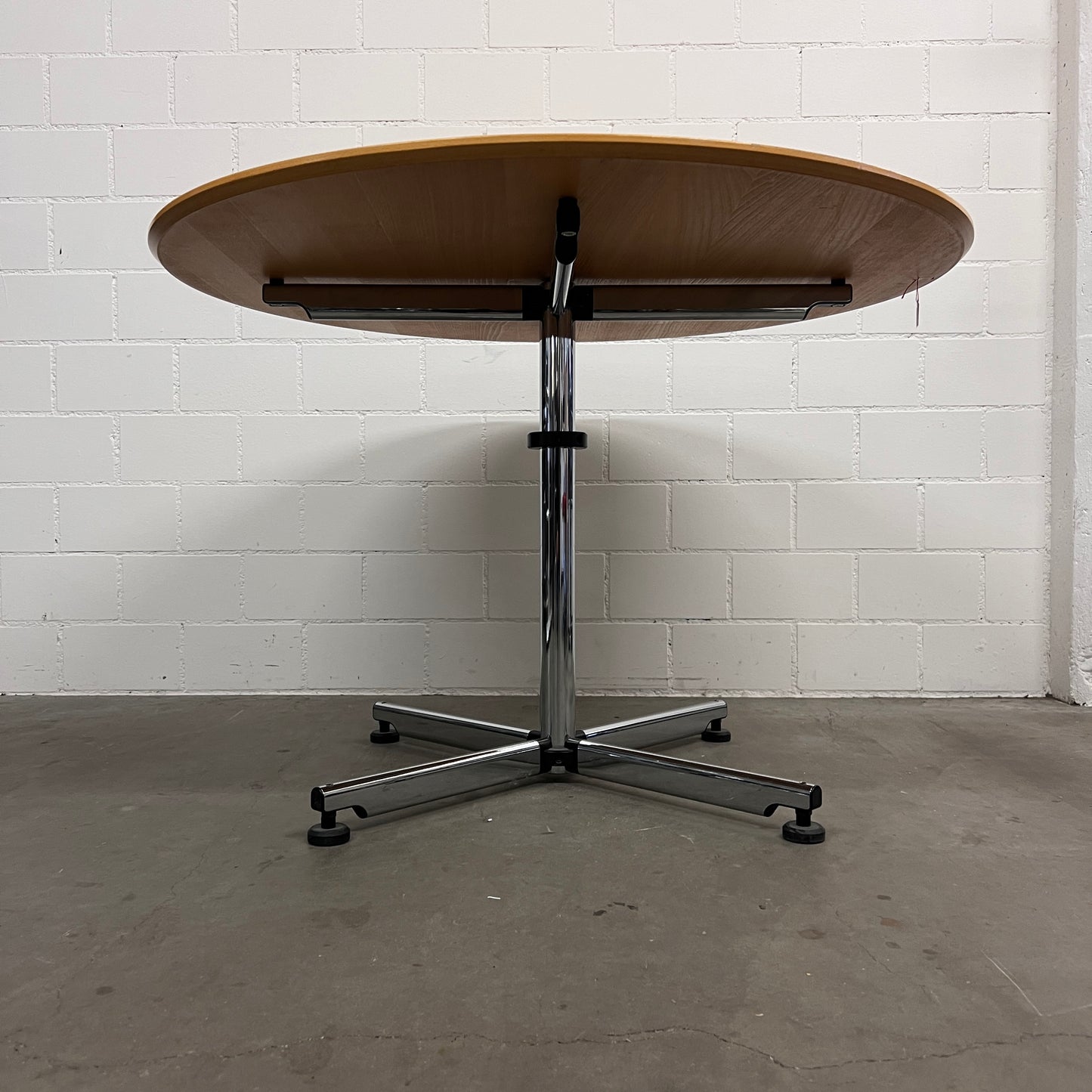 USM Kitos Occasion Tisch, rund, 110cm, Buche furniert