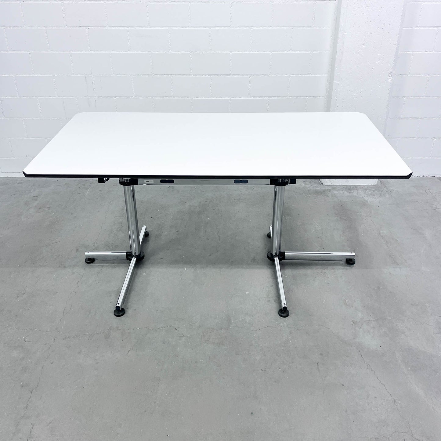 USM Kitos Tisch, 150x75cm, Kunstharz Perlgrau, Q1