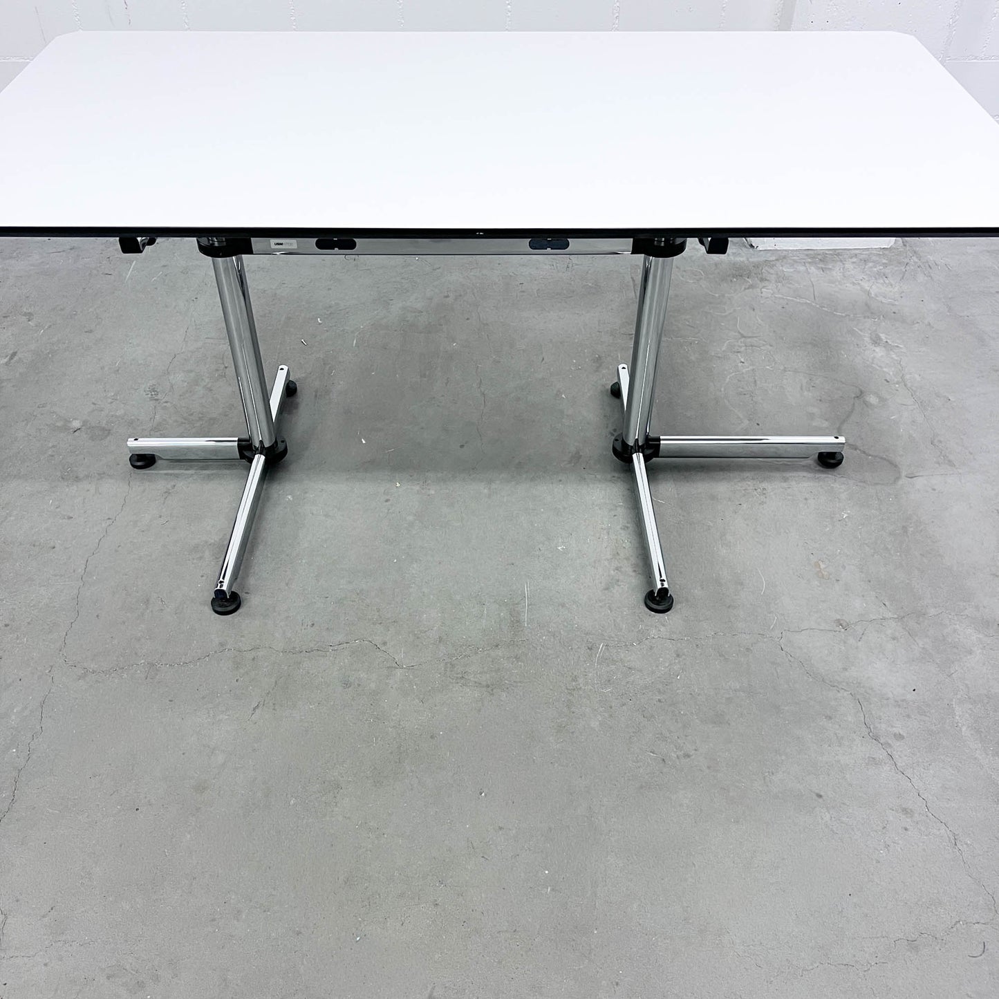 USM Kitos Tisch, 150x75cm, Kunstharz Perlgrau, Q1