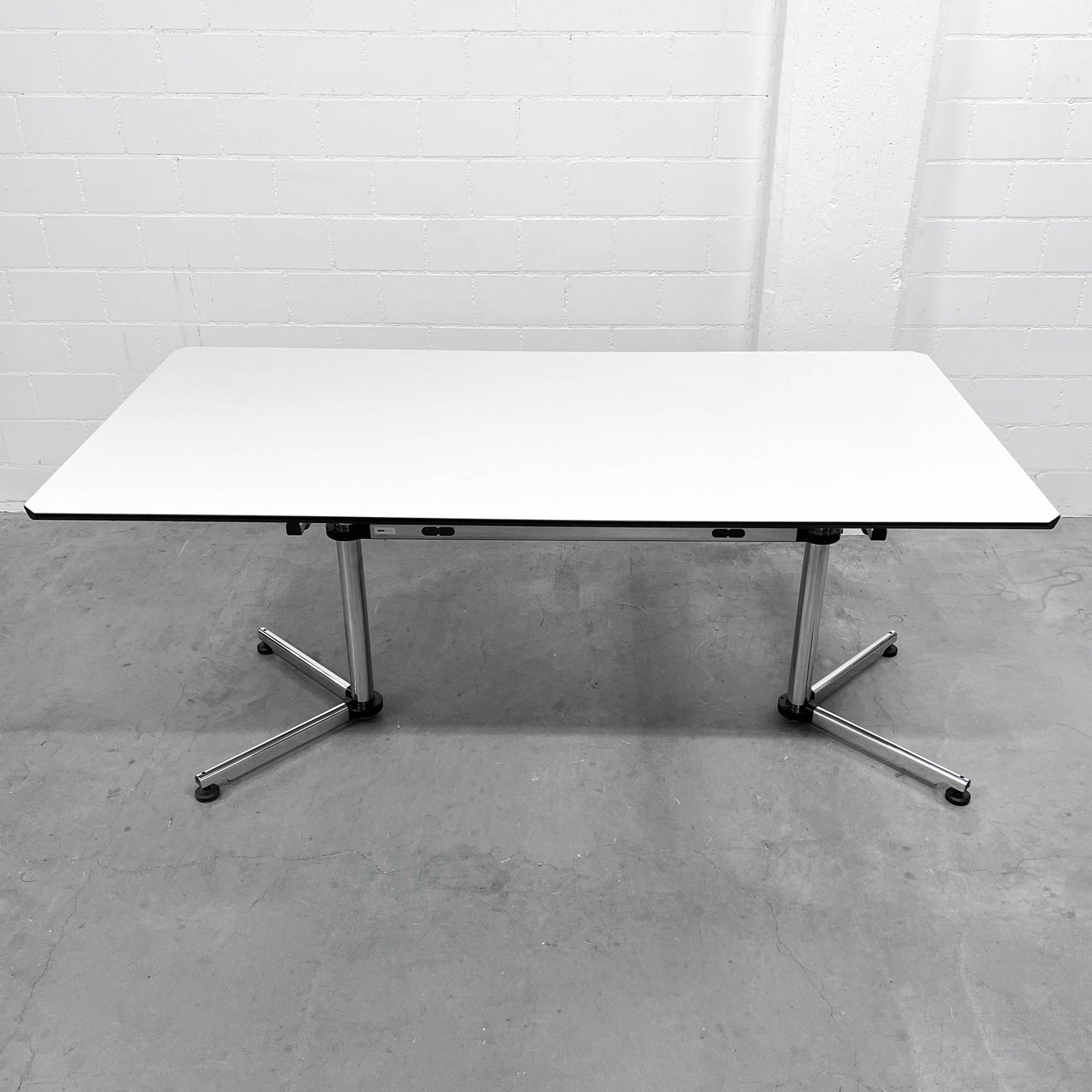 USM Kitos Tisch, 175x90cm, Kunstharz Perlgrau, Q1