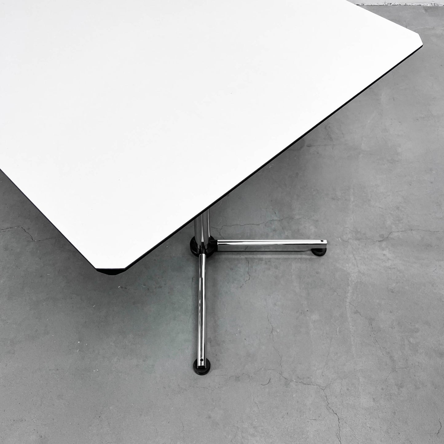USM Kitos Tisch, 175x90cm, Kunstharz Perlgrau, Q1