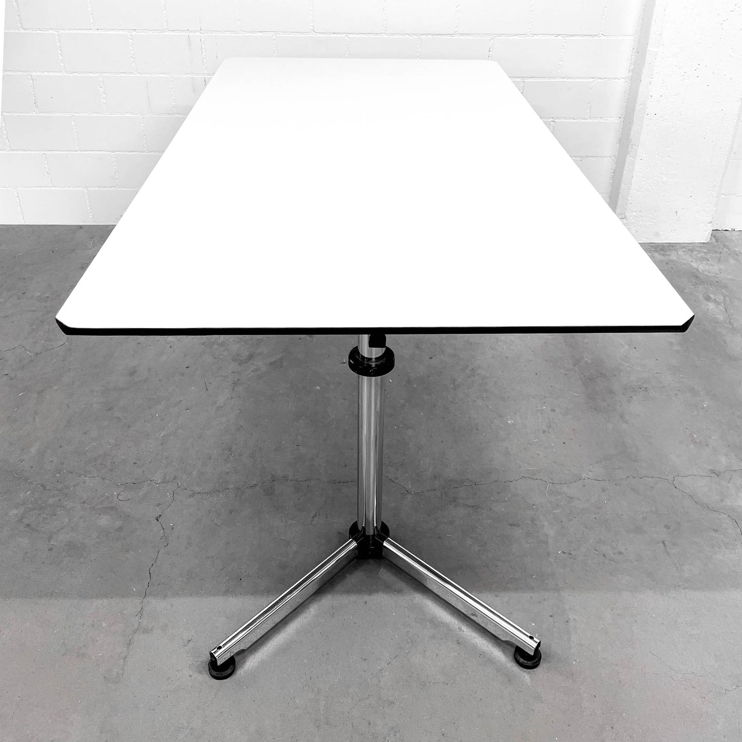 USM Kitos Tisch, 175x90cm, Kunstharz Perlgrau, Q1