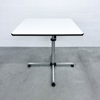 USM Kitos Tisch, Kunstharz Perlgrau, Q1