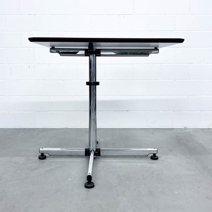 USM Kitos Tisch, Kunstharz Perlgrau, Q1