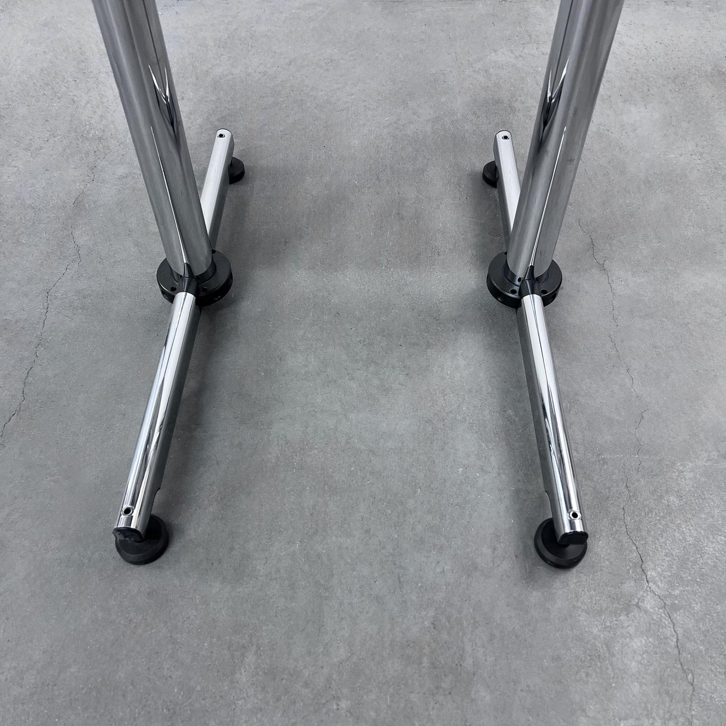 USM Kitos Tisch, Kunstharz Perlgrau