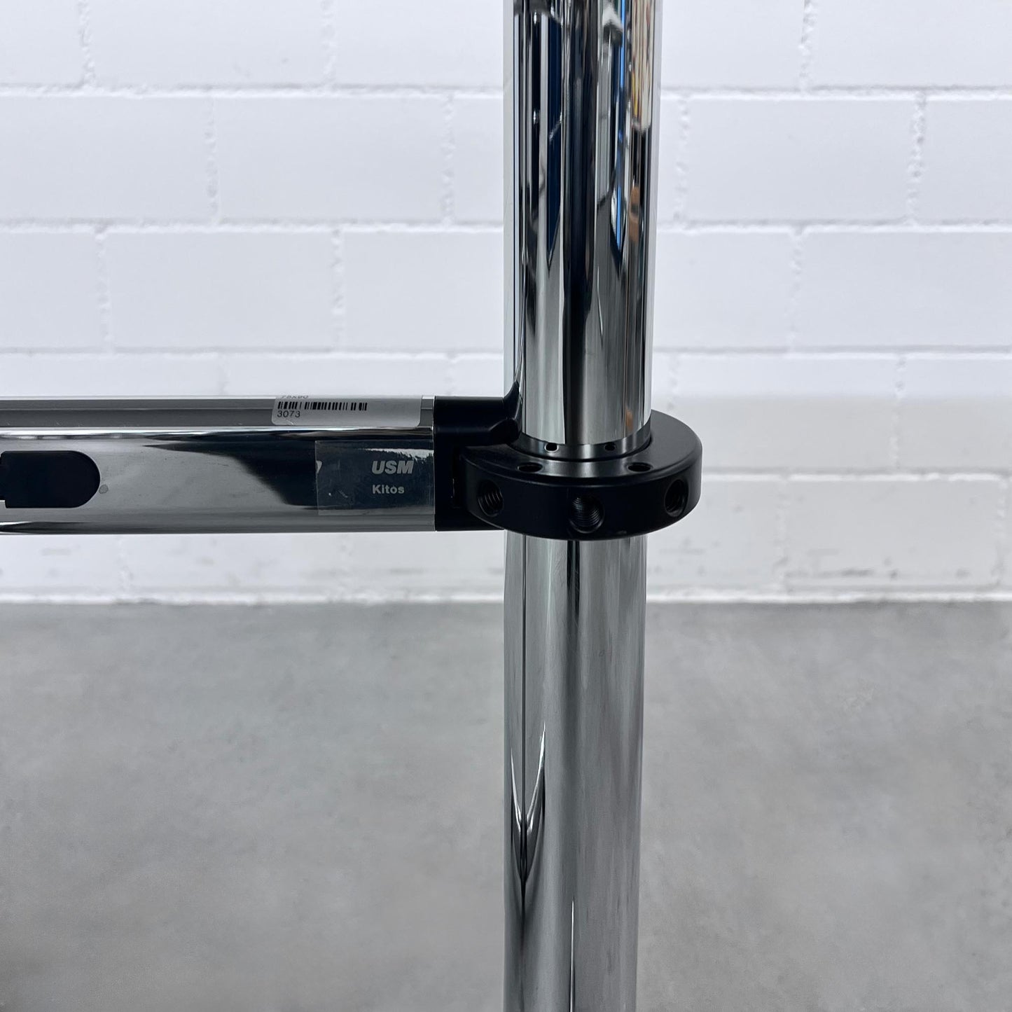 USM Kitos Tisch, Kunstharz Perlgrau